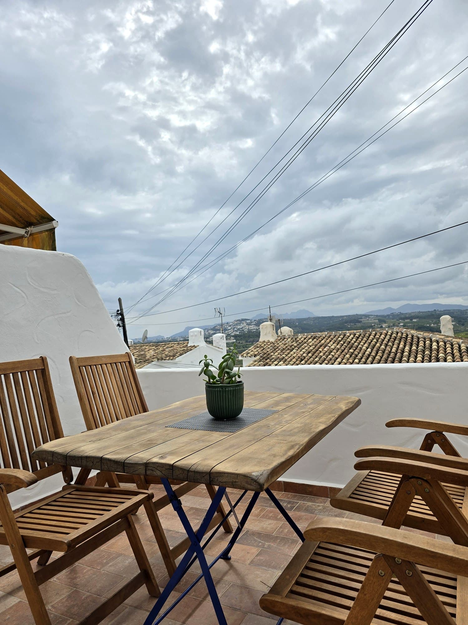 Terraza con vistas a los tejados de Moraira — Casa Luca